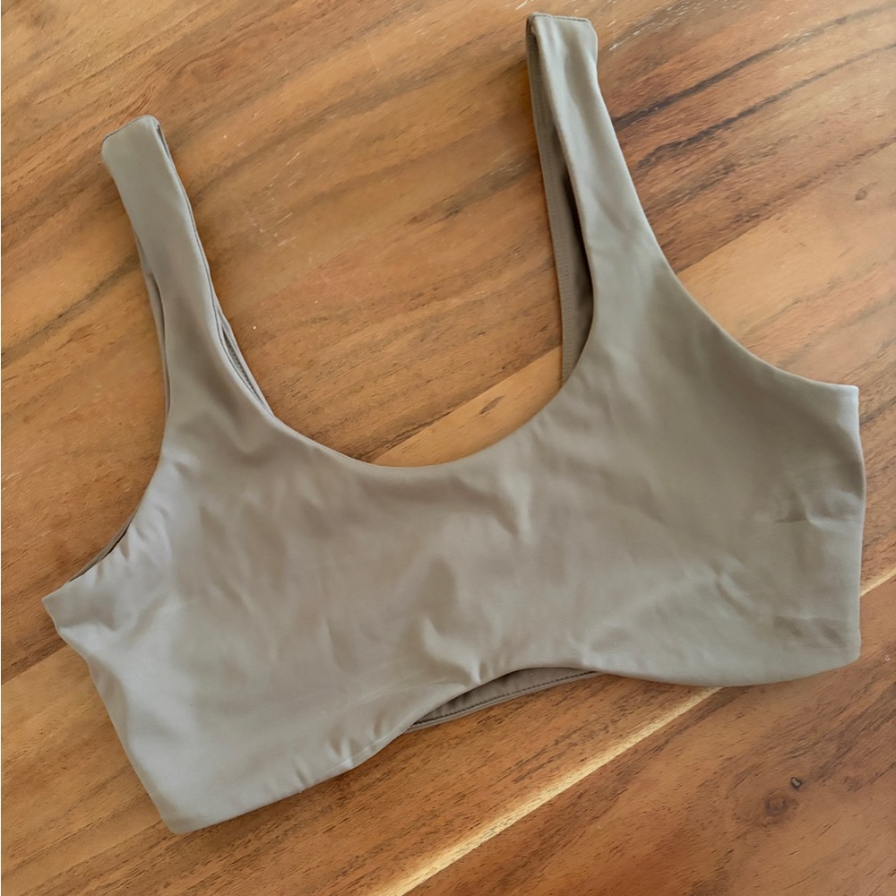 Minimal Scoop Neck sports bra Top - Taupe